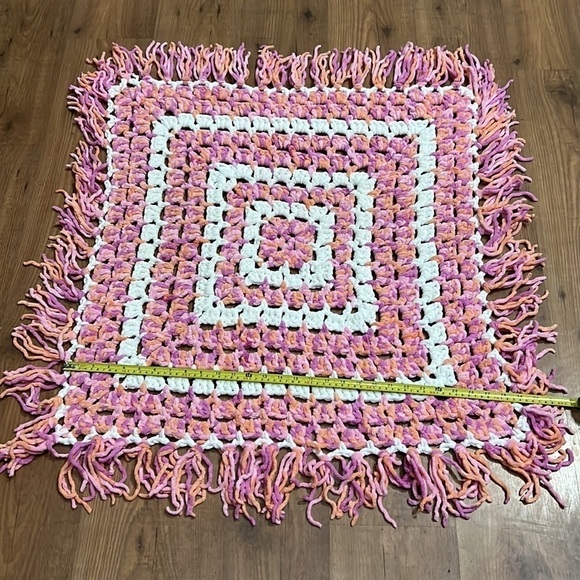 Vintage soft baby blanket crocheted - Picture 3 of 3